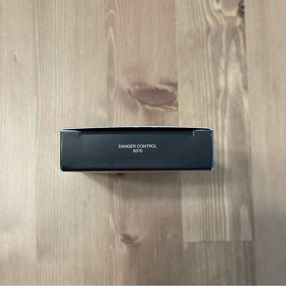 NARS Danger Control Eyeshadow Palette - Picture 4 of 9